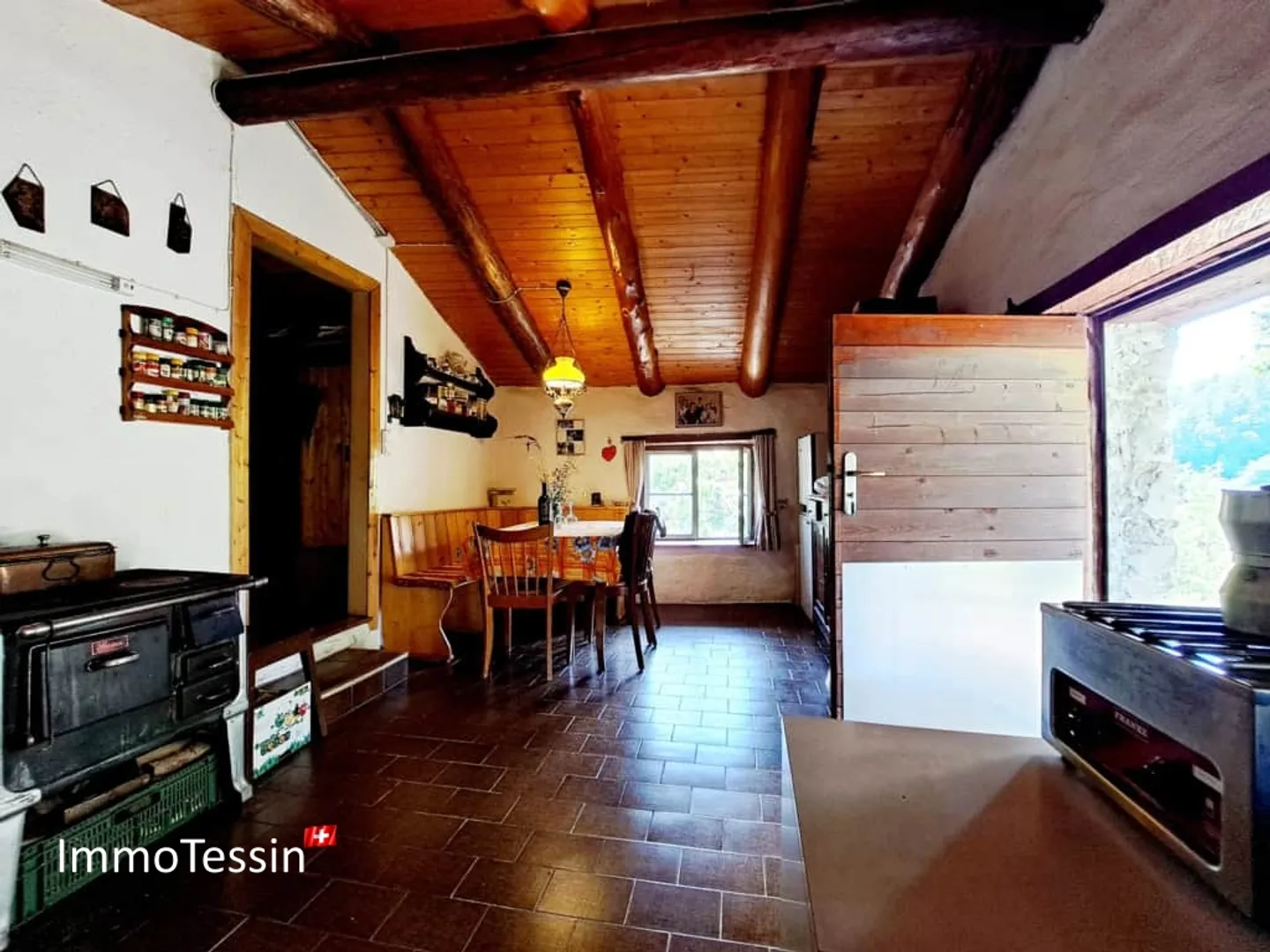 Rustico con vista mozzafiato sulle montagne ticinesi e 6360 m2 di terreno - Foto 8 di 13