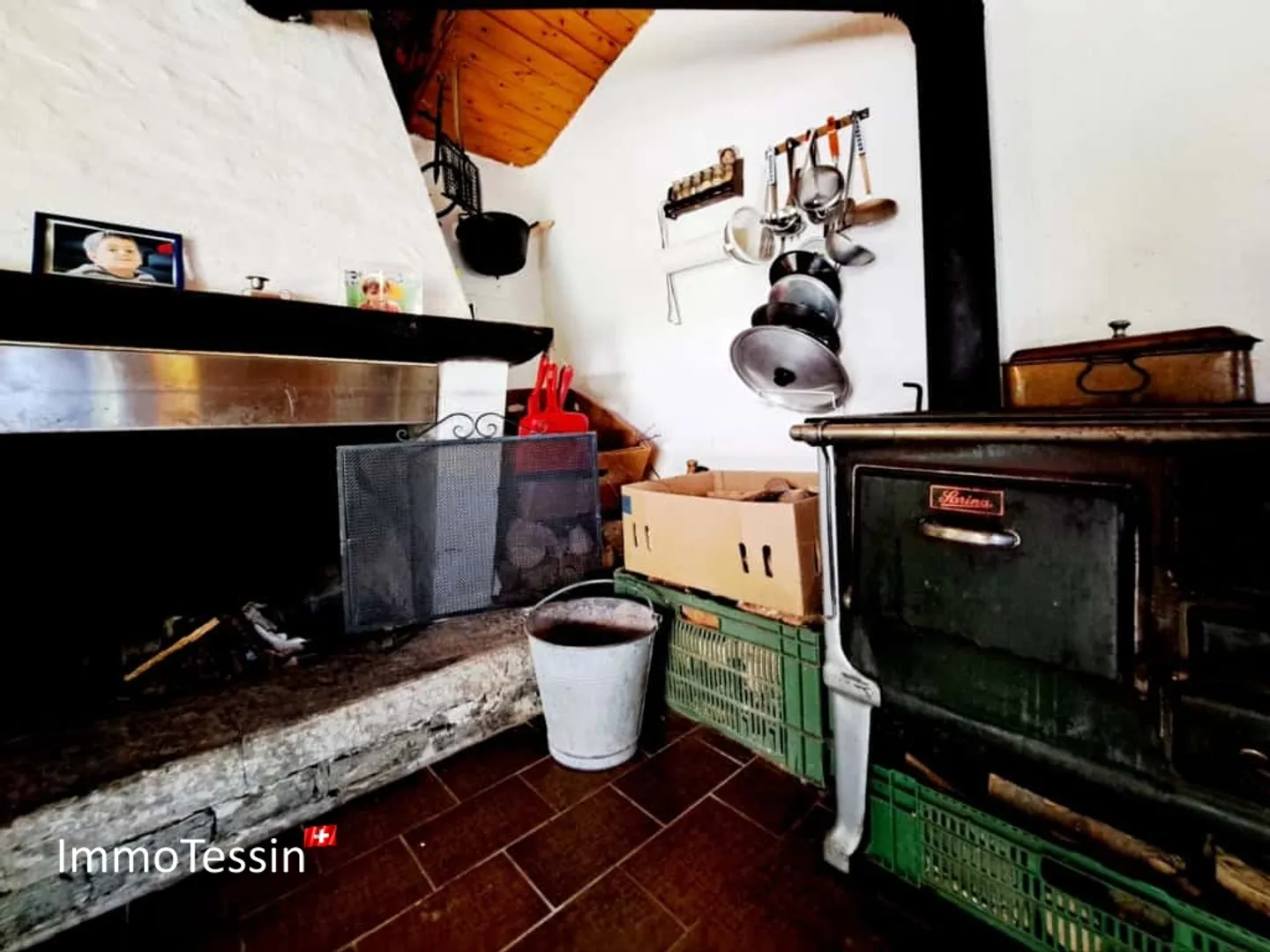 Rustico con vista mozzafiato sulle montagne ticinesi e 6360 m2 di terreno - Foto 10 di 13