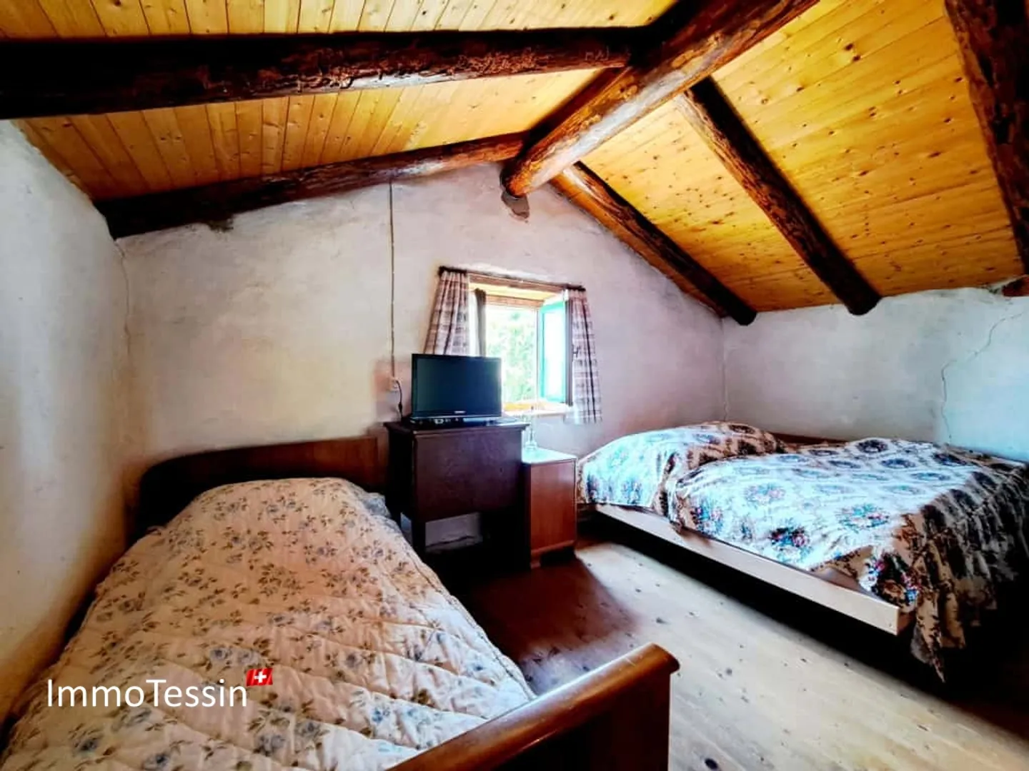 Rustico con vista mozzafiato sulle montagne ticinesi e 6360 m2 di terreno - Foto 11 di 13