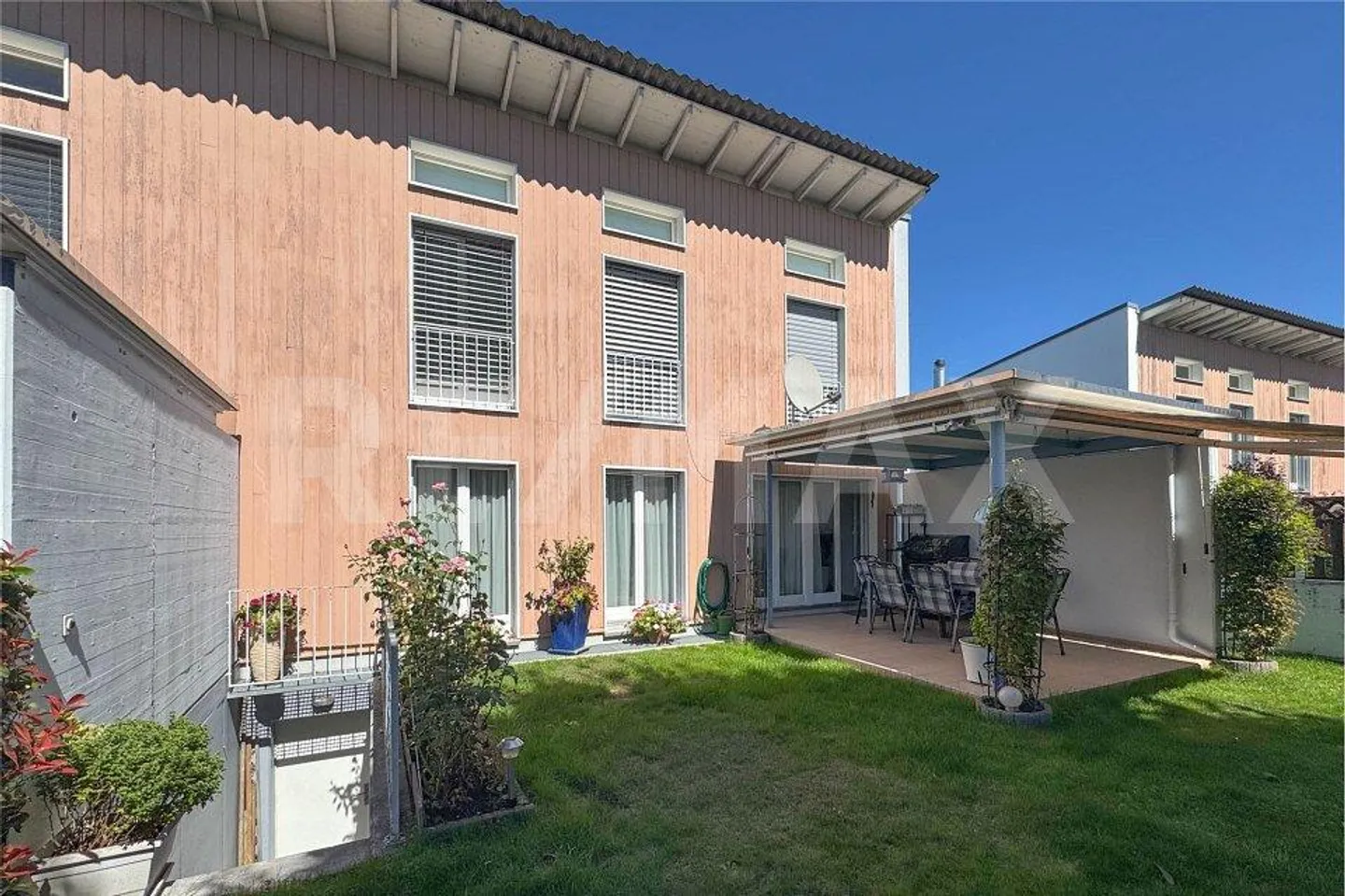 Attraente casa a schiera angolare di 4,5 stanze in un quartiere adatto alle famiglie - Foto 1 di 7