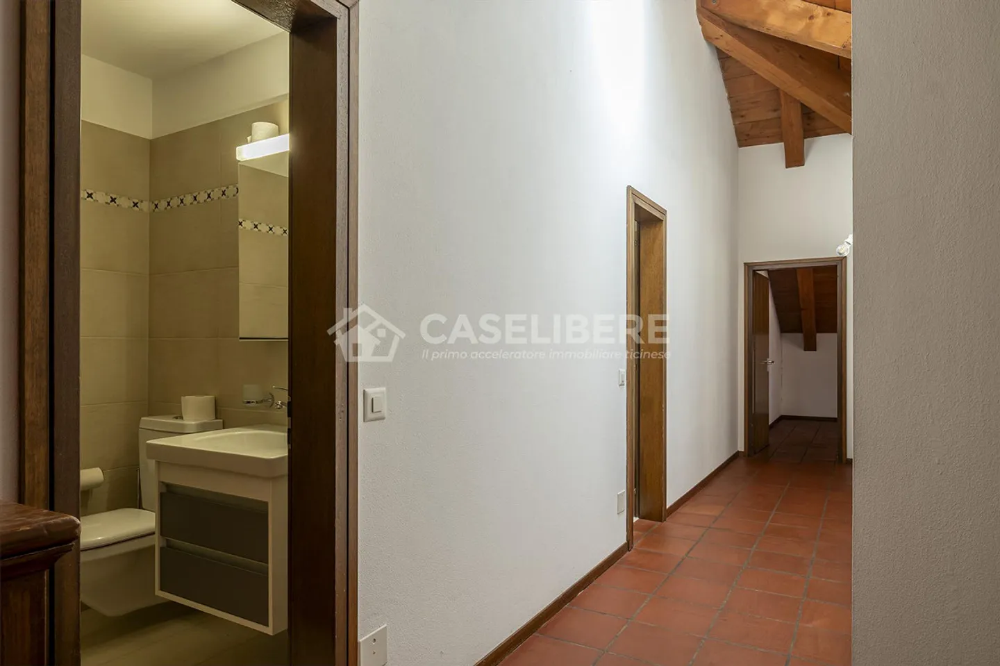 DUPLEX AM SEE MIT 4 ZIMMERN IN MAGADINO - Foto 11 von 23