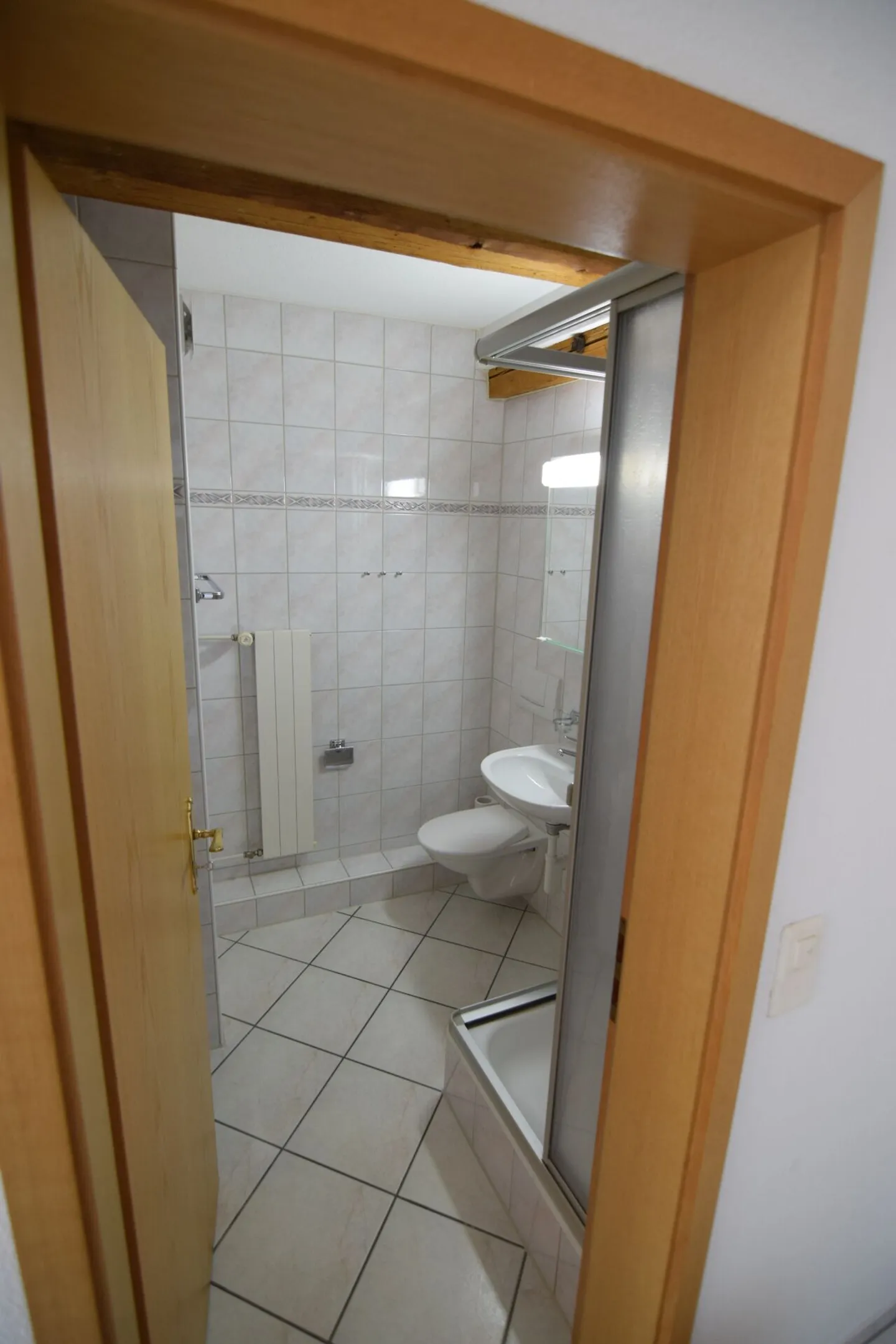 Appartement de toit confortable de 3,5 pièces avec balcon - Photo 5 sur 9