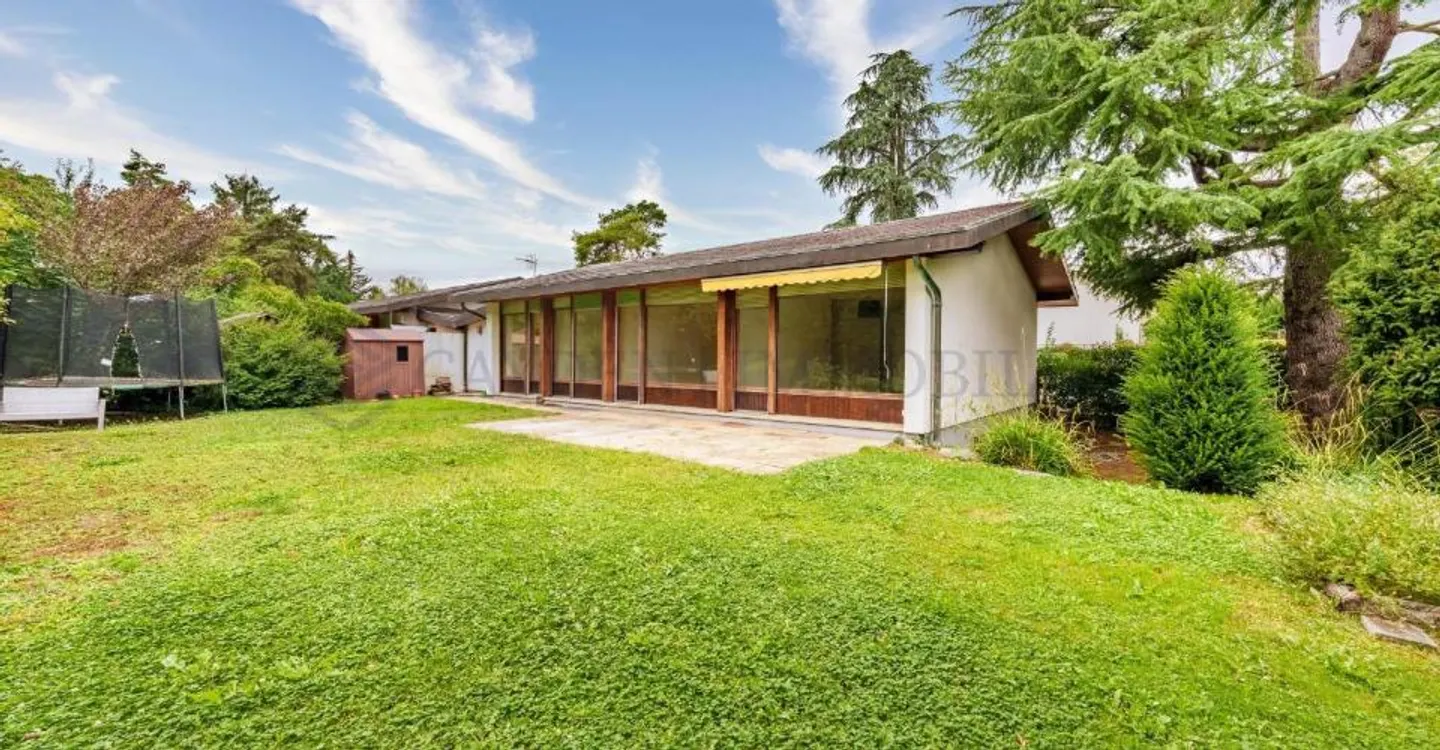 Charming Bungalow with Garden - Photo 12 of 12
