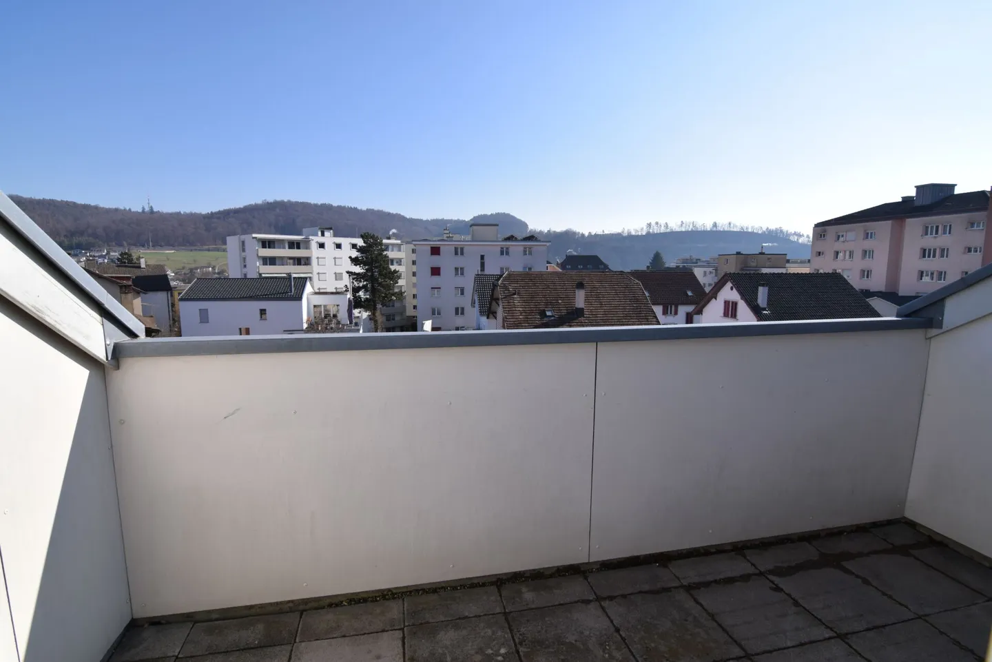 Appartement de toit confortable de 3,5 pièces avec balcon - Photo 9 sur 9