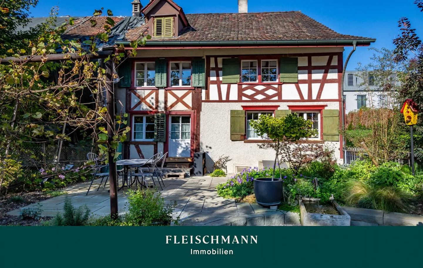 Zentrales Riegelhaus mit Garten - bezaubernd modernisiert - Foto 1 von 32