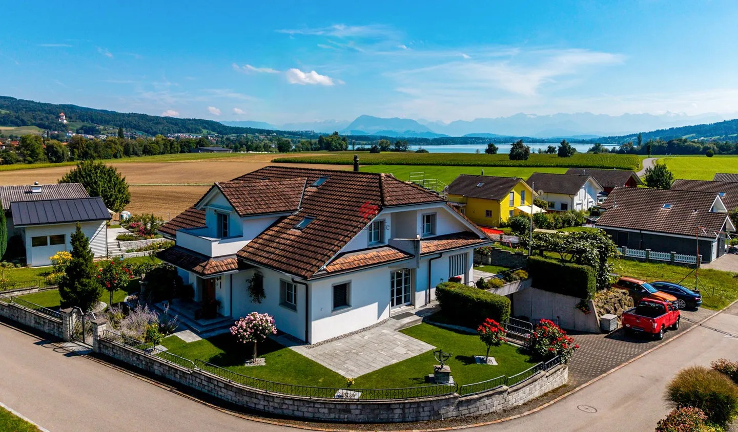 Casa unifamiliare unica in una posizione panoramica - Foto 1 di 13