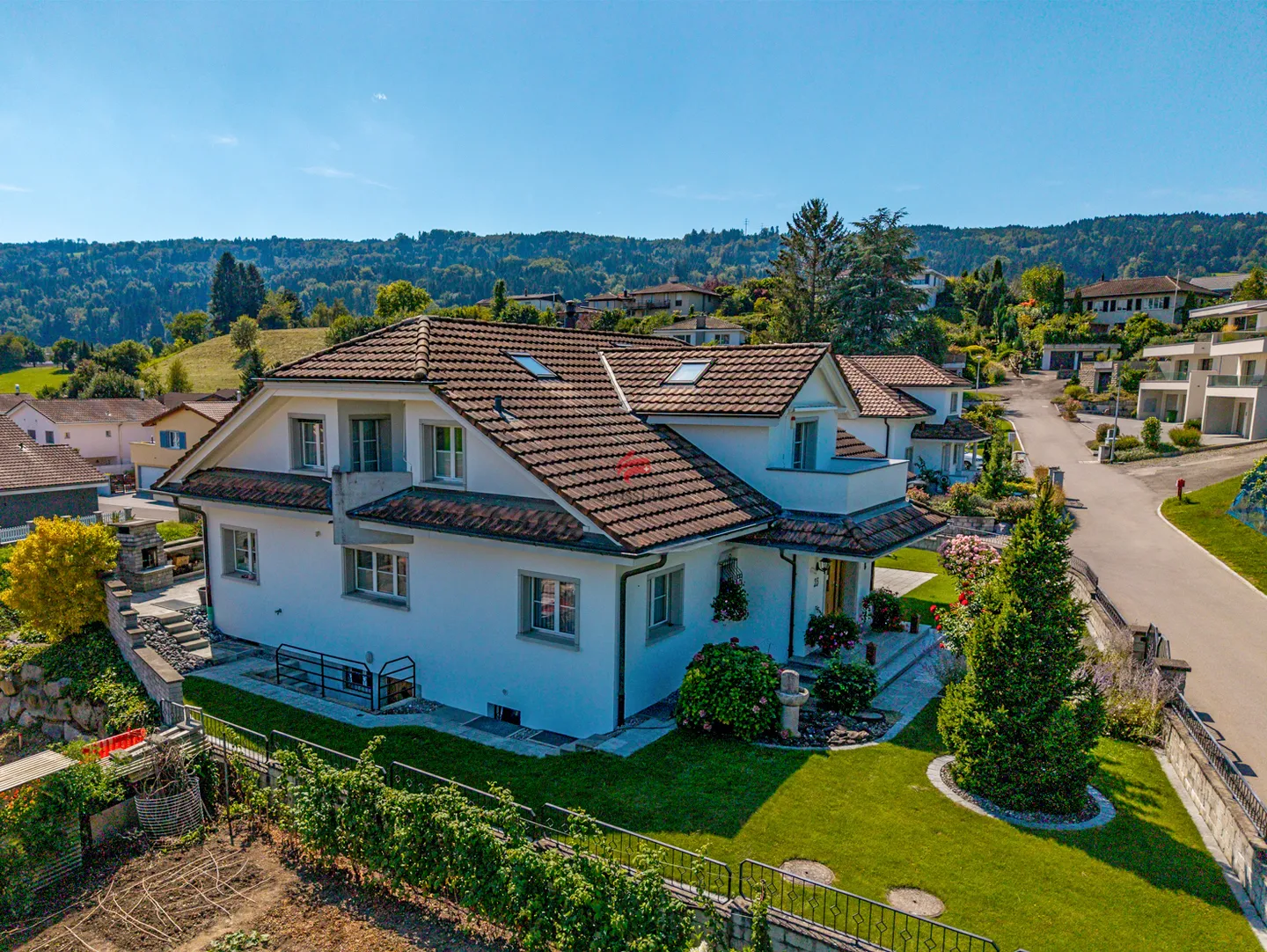 Casa unifamiliare unica in una posizione panoramica - Foto 2 di 13