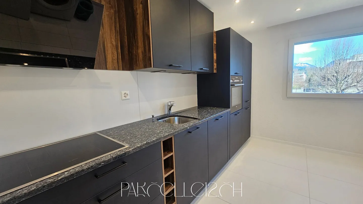 Beautifully renovated 3.5-room apartment - Bright and ideally located - Photo 5 of 11