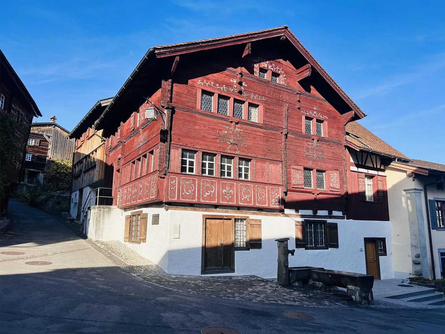 Casa residenziale storica di 6 stanze nella città - Foto 1 di 23