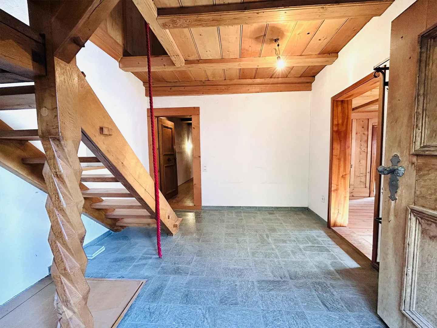 Casa residenziale storica di 6 stanze nella città - Foto 5 di 23