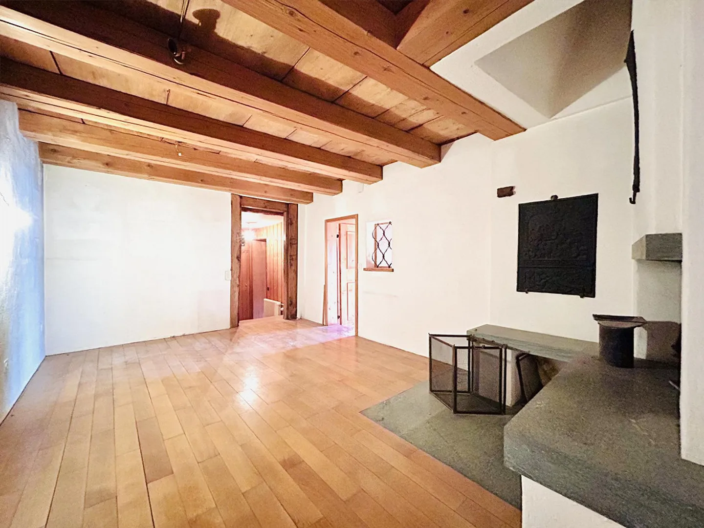 Casa residenziale storica di 6 stanze nella città - Foto 6 di 23
