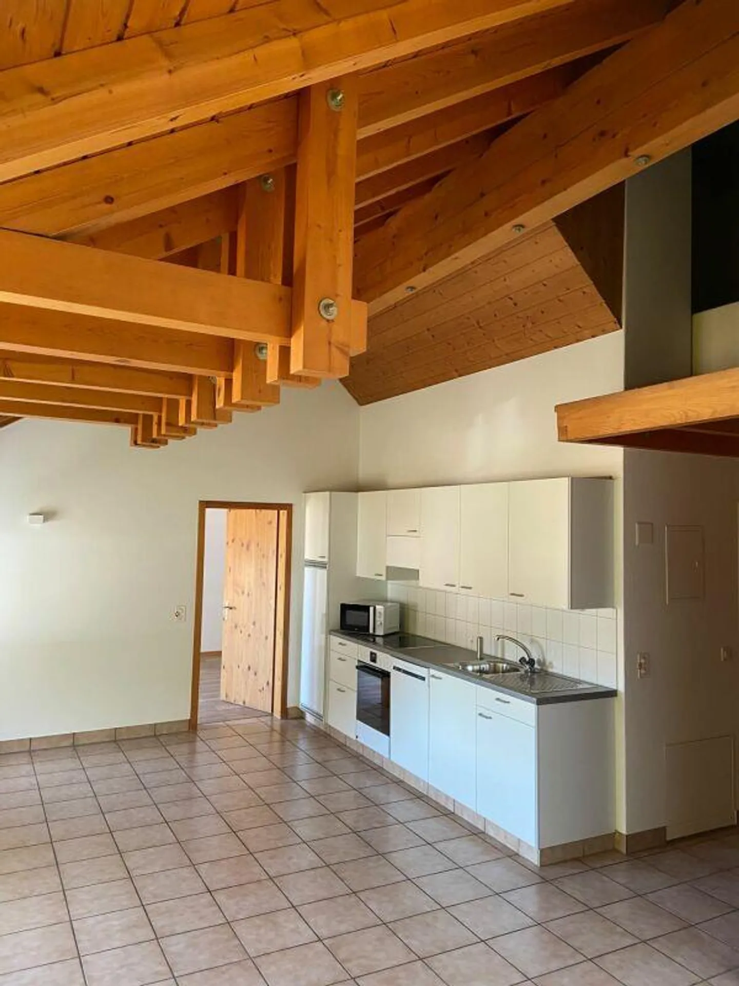 Schiers - appartement en attique spacieux de 2,5 pièces dans un emplacement central - Photo 2 sur 9