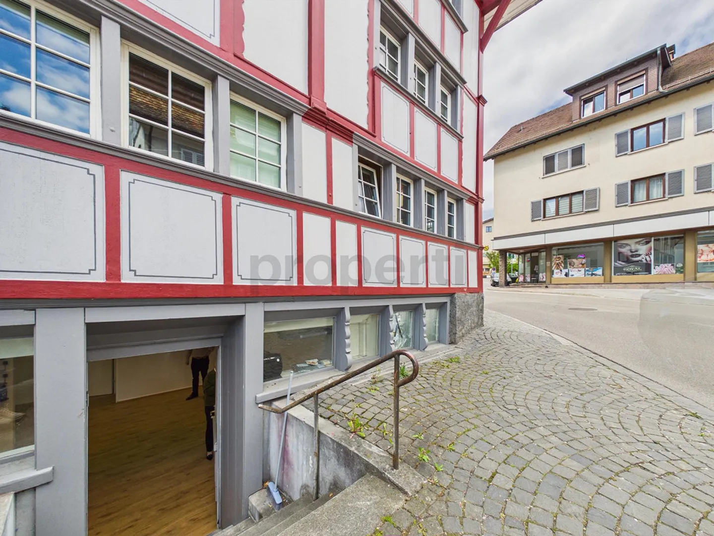 Versatile commercial spaces in a strategic location in Altstätten - Photo 1 of 11