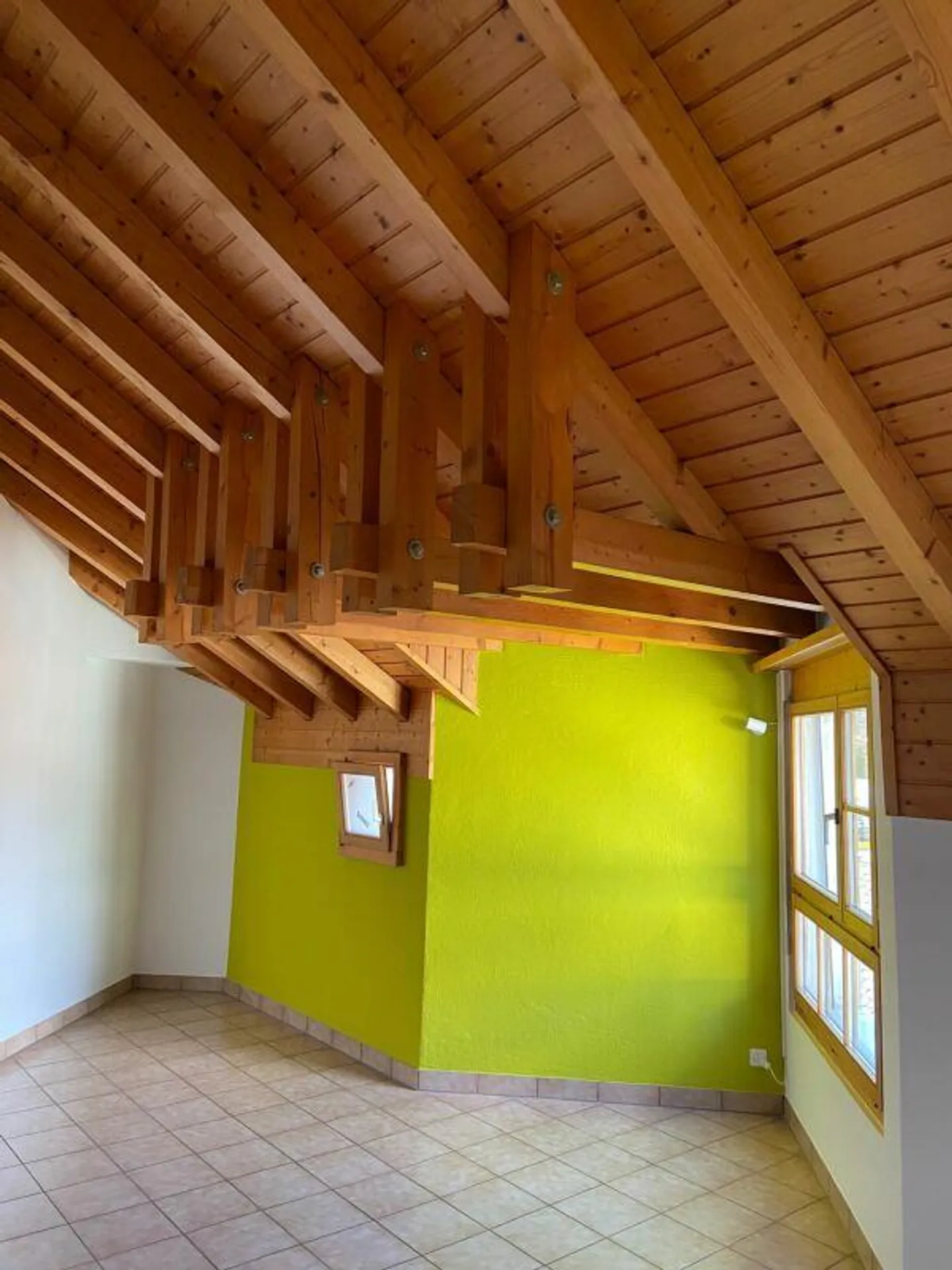 Schiers - appartement en attique spacieux de 2,5 pièces dans un emplacement central - Photo 4 sur 9
