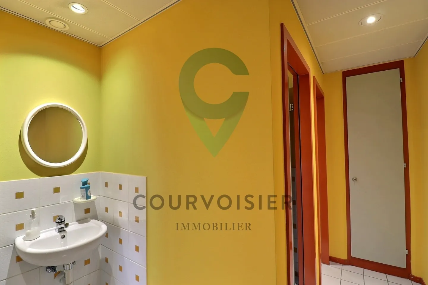 Spazio Commerciale in Zona Dinamica - Foto 5 di 8