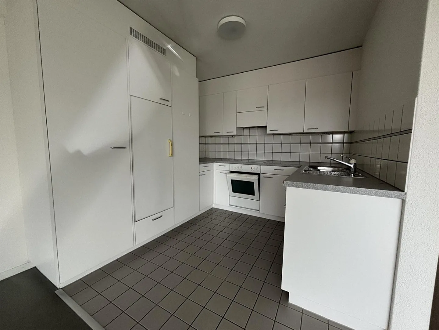 Appartement 1.5 pièces dans un endroit calme - Photo 2 sur 8