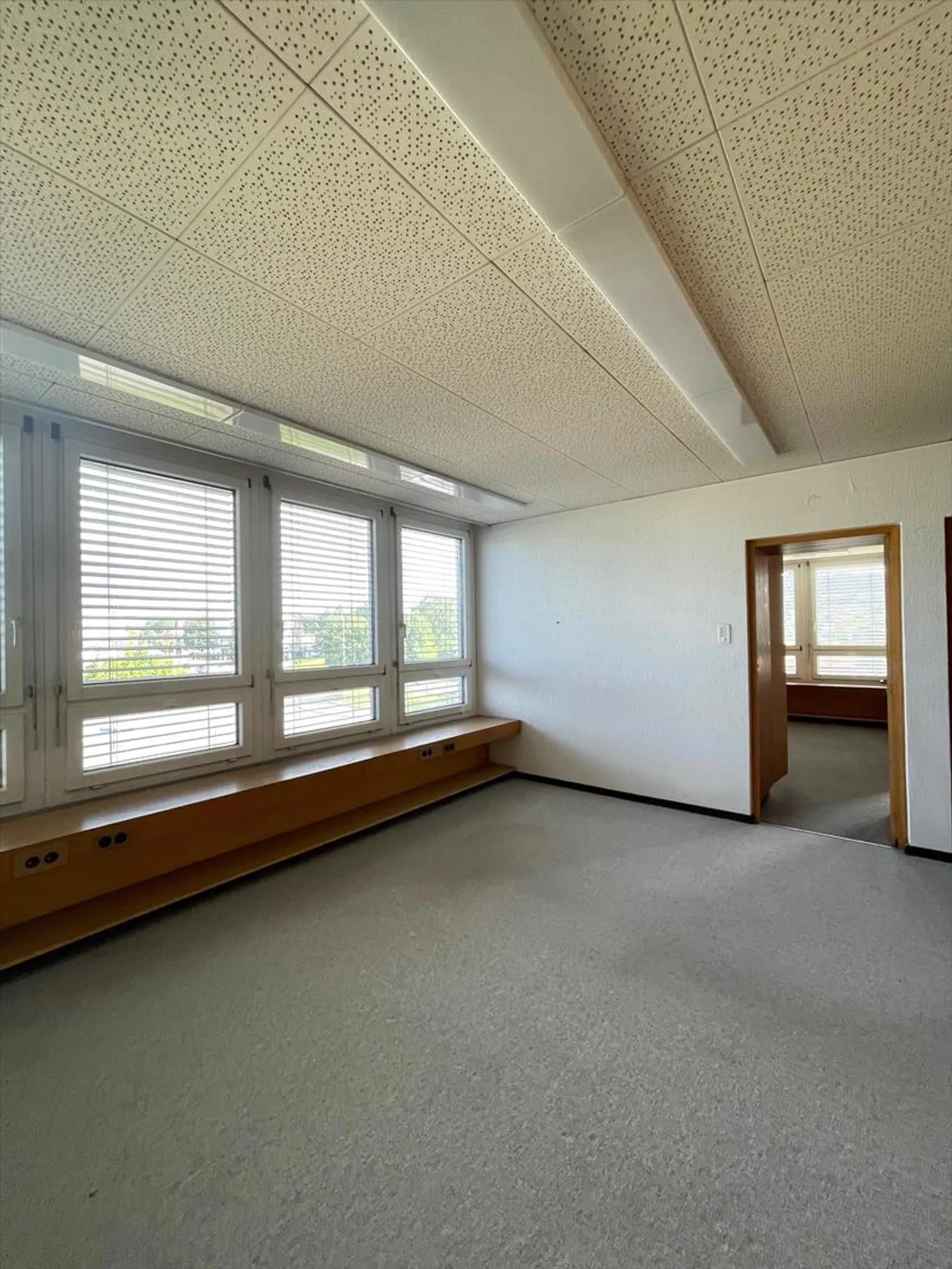 Il tuo nuovo ufficio/studio/centro comunitario a Regensdorf - Foto 2 di 5