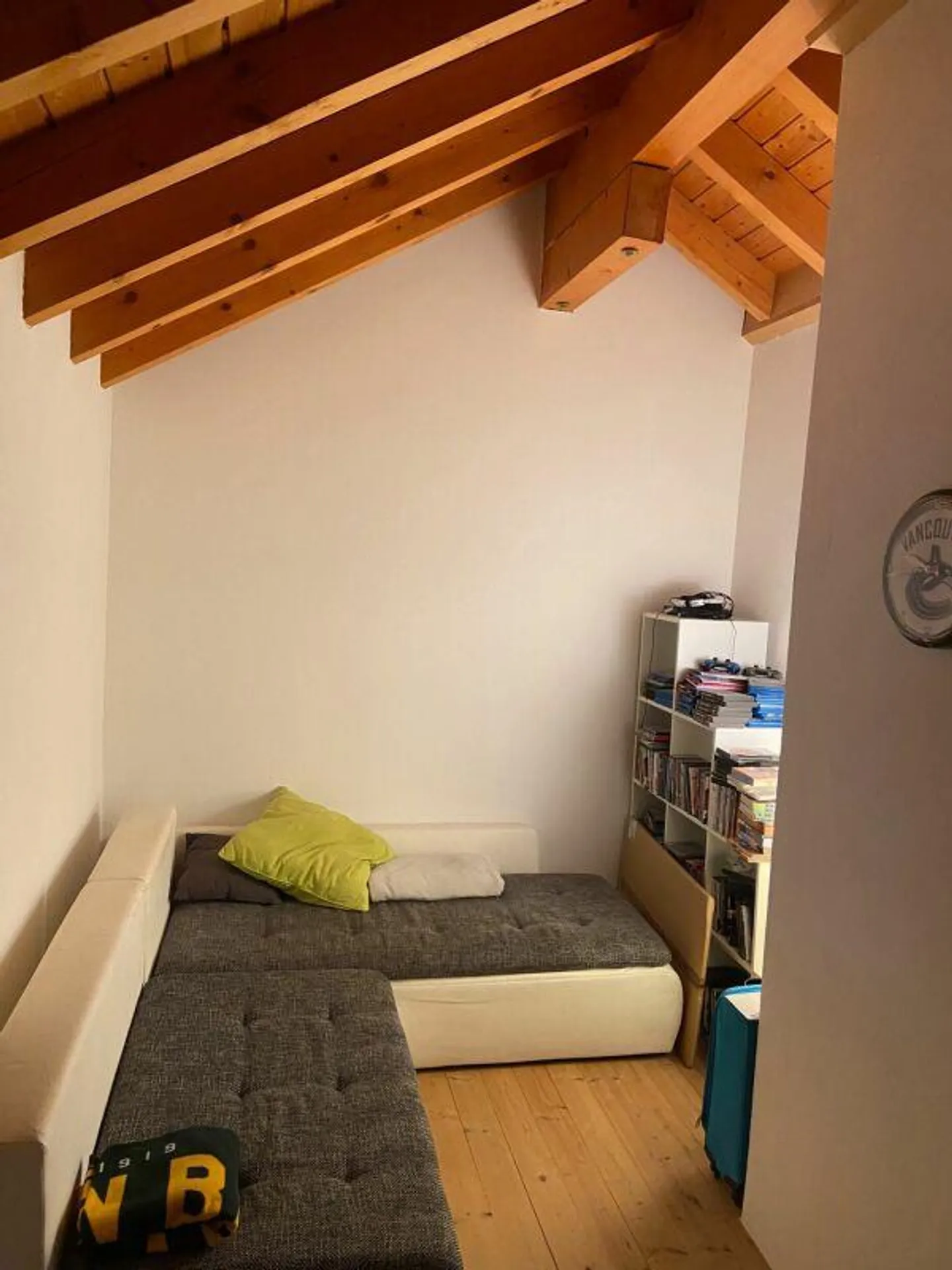 Schiers - appartement en attique spacieux de 2,5 pièces dans un emplacement central - Photo 8 sur 9