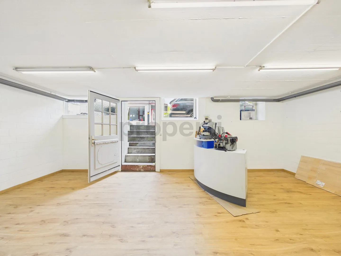 Versatile commercial spaces in a strategic location in Altstätten - Photo 4 of 11