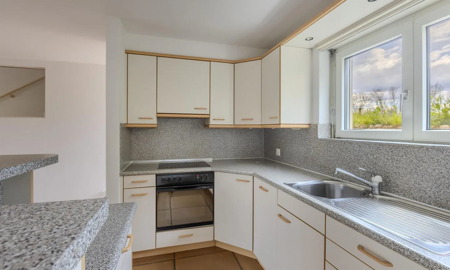 BARGAIN - 4.5 ATTACHED VILLA WITH GARDEN IN MUZZANO - Photo 3 of 12