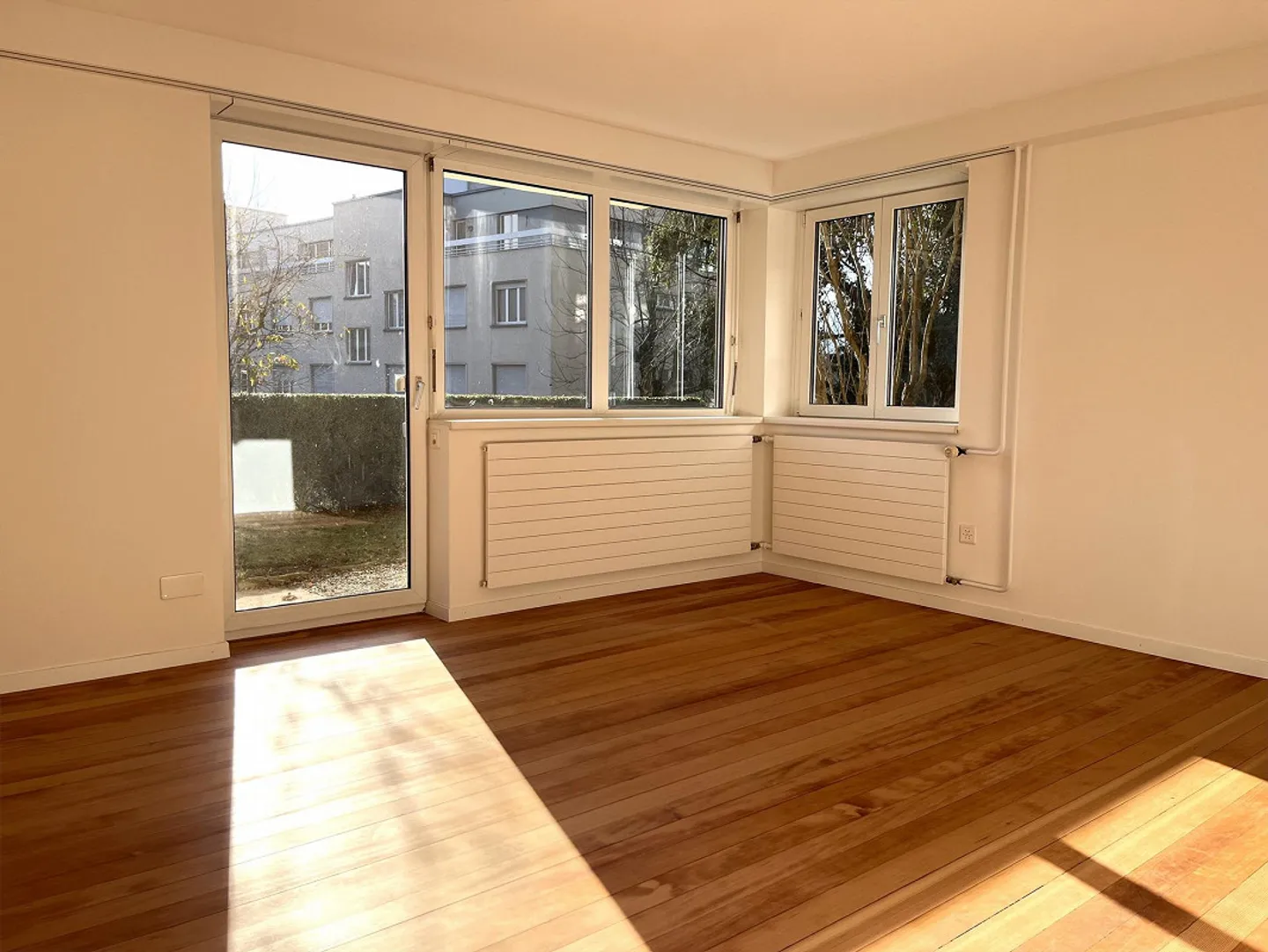 Charming and Sunny Garden Apartment - Photo 2 of 11