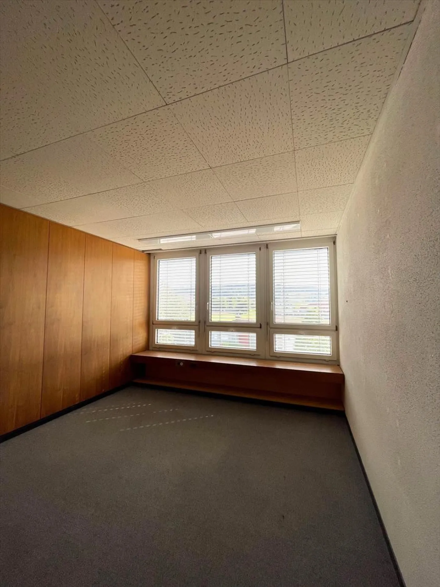 Il tuo nuovo ufficio/studio/centro comunitario a Regensdorf - Foto 3 di 5