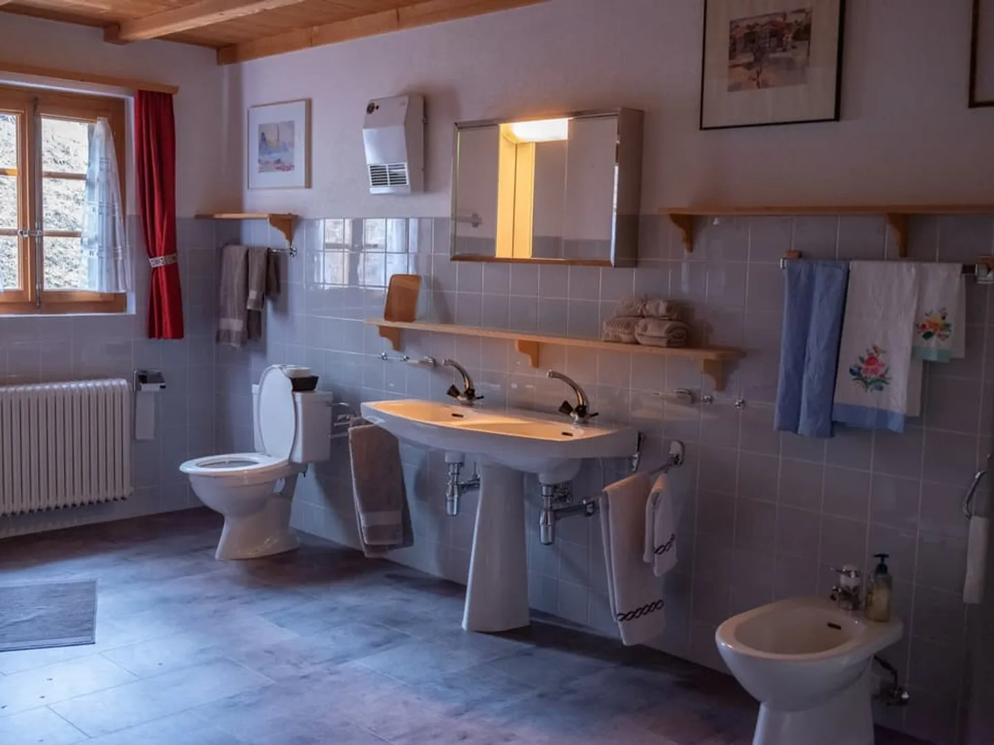 Tourist Location - Spacious Chalet with Spectacular View of the Val d'Anniv - Photo 12 of 13