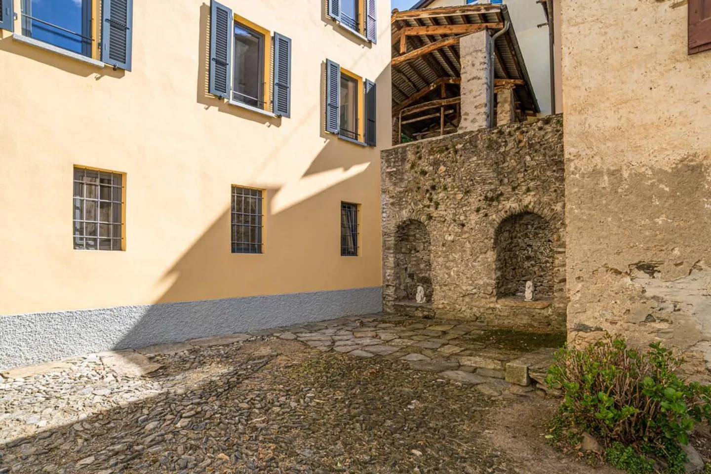 ARASIO / COLLINA D'ORO - 3.5 ZIMMER IN HISTORISCHER WOHNUNG - Foto 12 von 13