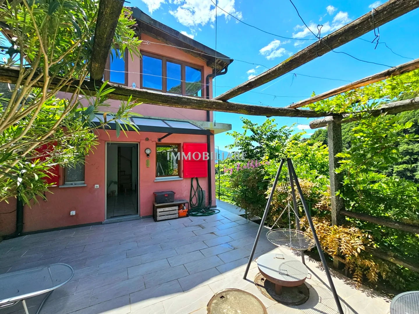 Charming holiday home with idyllic terrace garden at the entrance to the Verzasca Valley - Photo 11 of 17