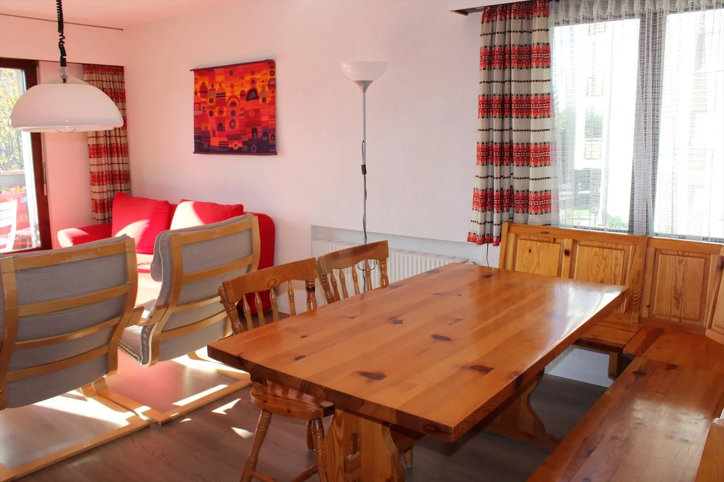 Spacious and bright 3.5-room apartment - Mountain view - Good location - Photo 2 of 10