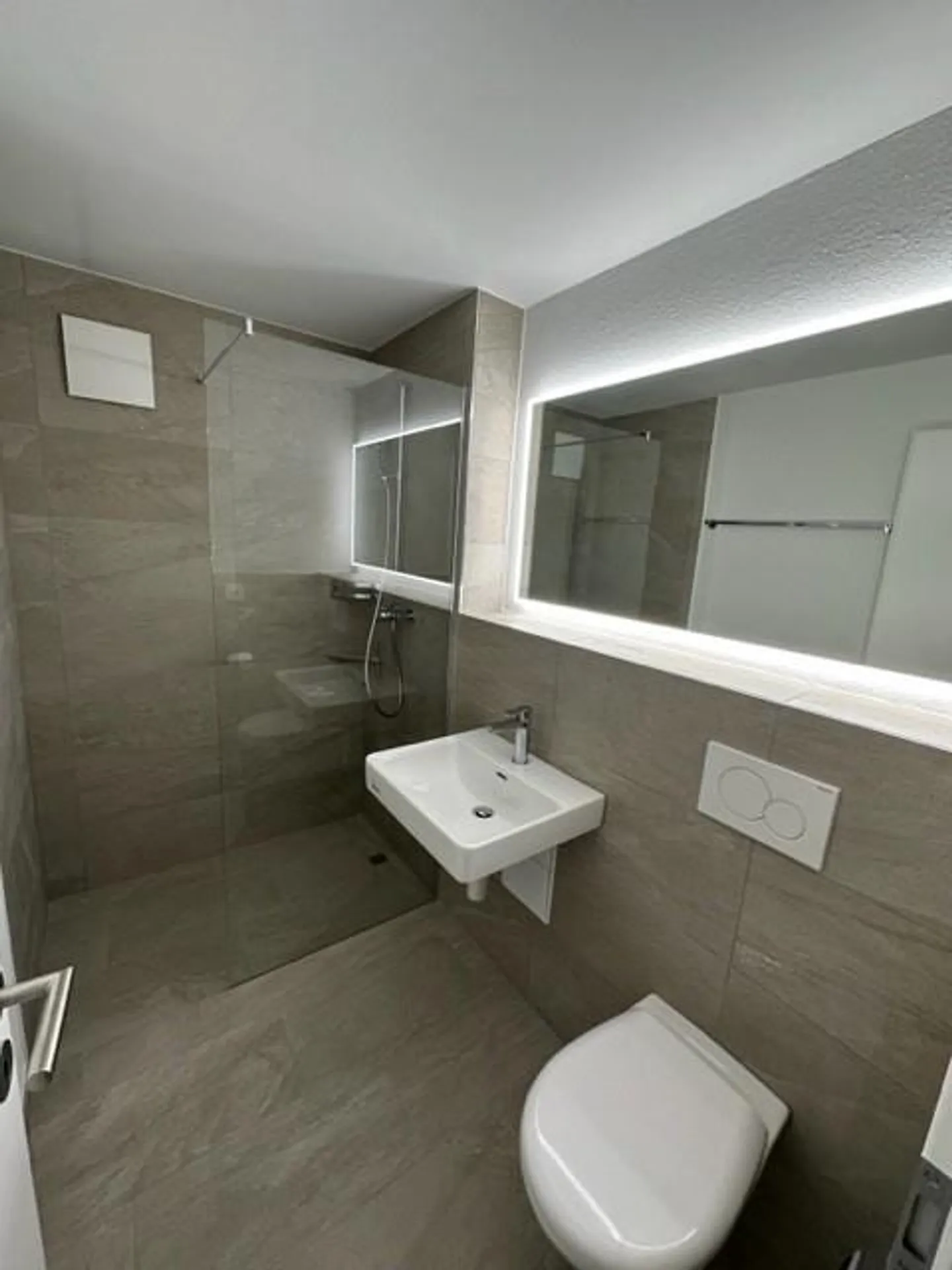 Modernes Apartment mit Balkon - Foto 1 von 6