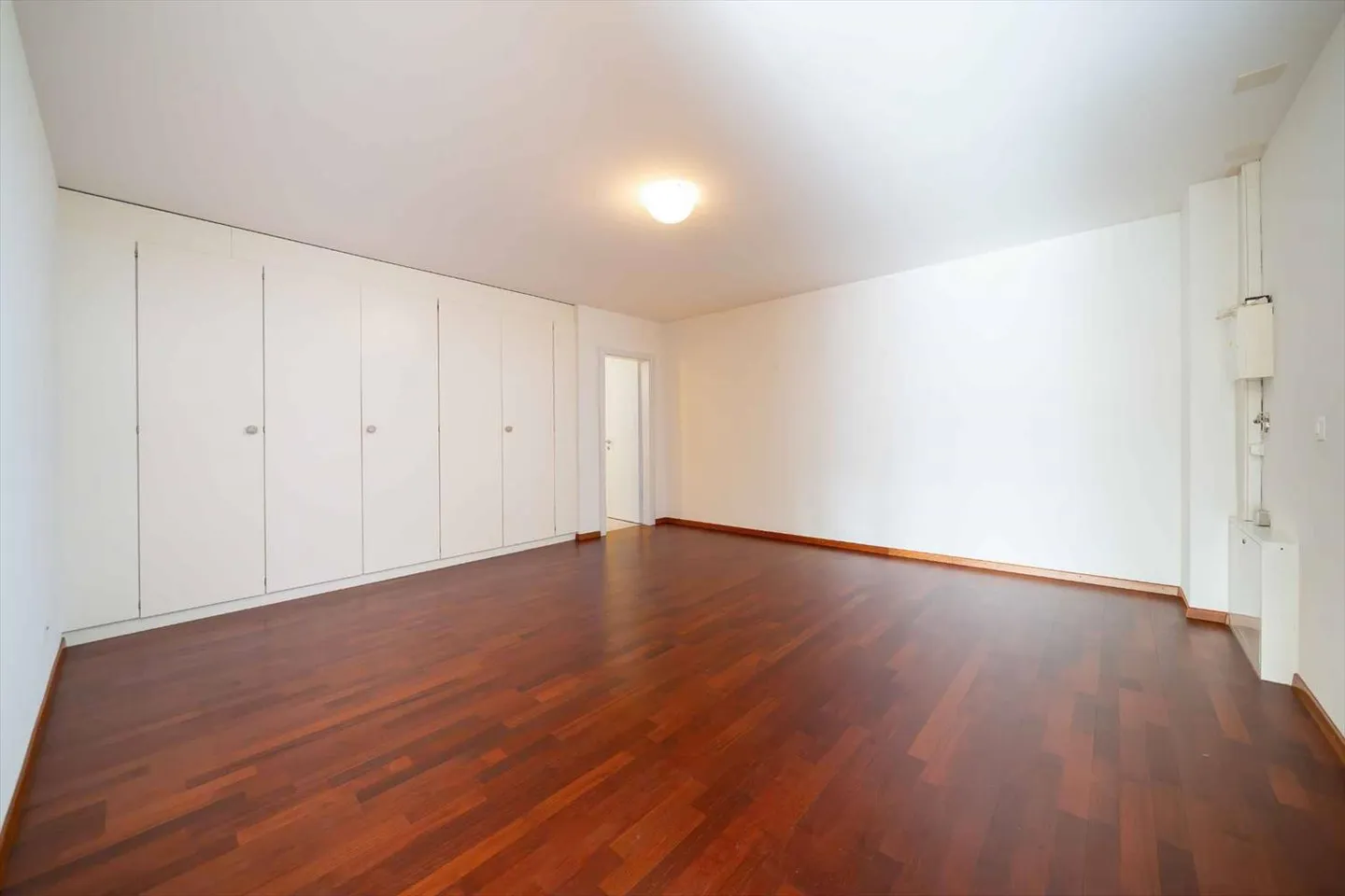 Wunderschöne 3,5 Zimmer mit großem Balkon - Foto 3 von 12
