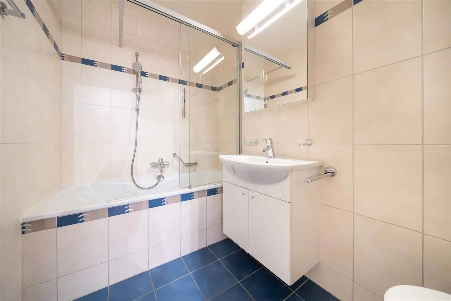 Wunderschöne 3,5 Zimmer mit großem Balkon - Foto 8 von 12