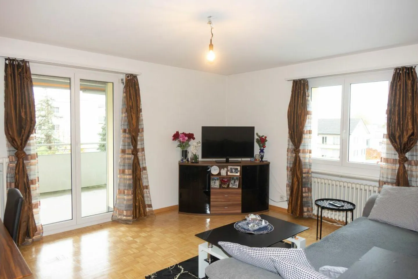 Modernes Apartment mit grossem Balkon - Foto 3 von 7