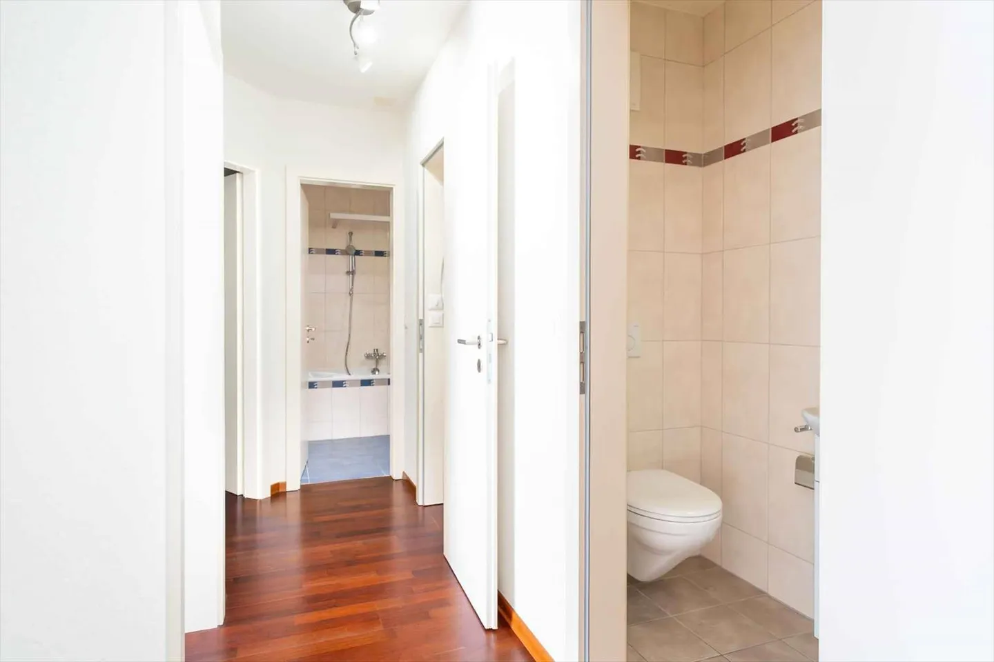 Wunderschöne 3,5 Zimmer mit großem Balkon - Foto 9 von 12