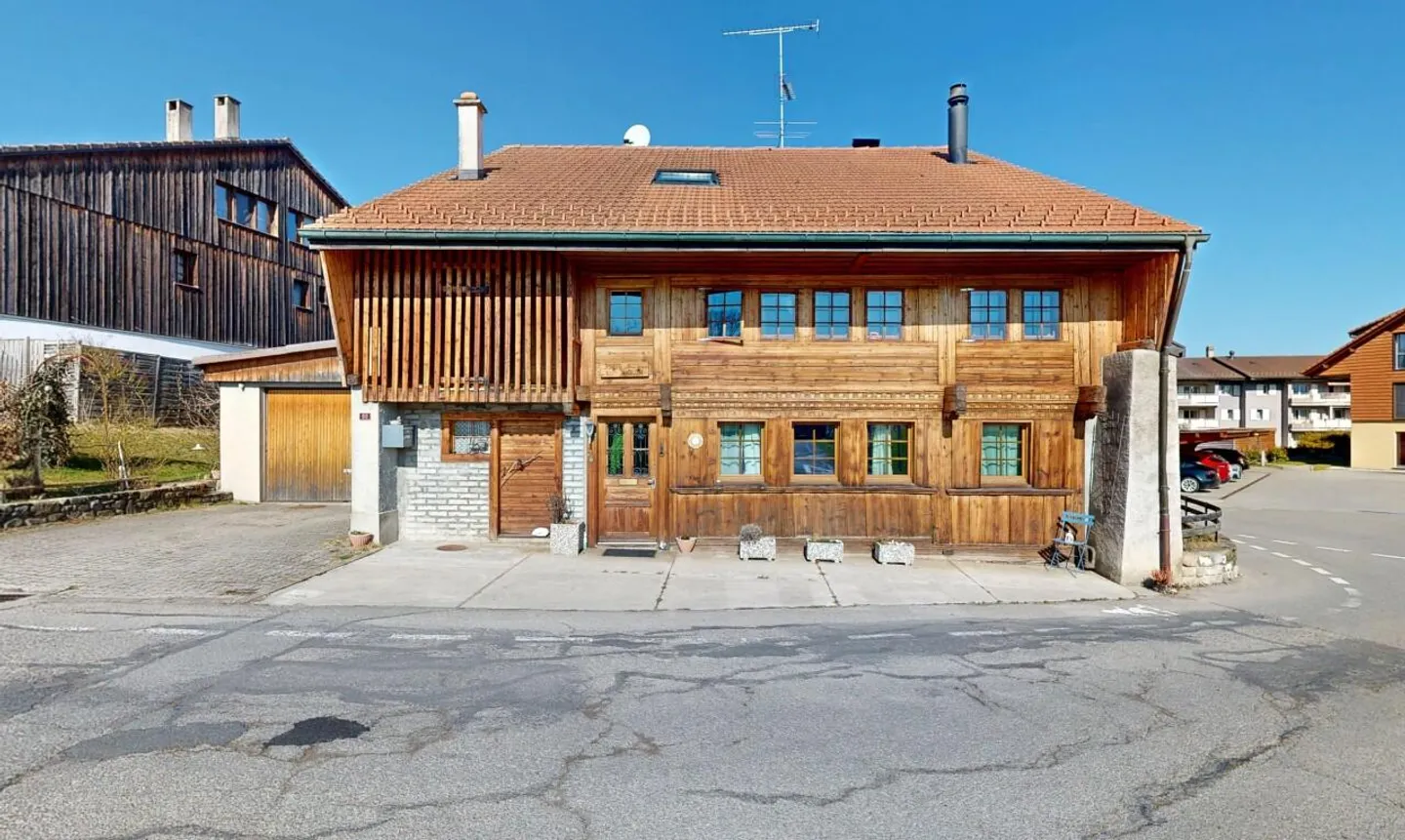 Geräumiges Haus mit großem Potenzial in ruhiger Lage - Foto 1 von 11
