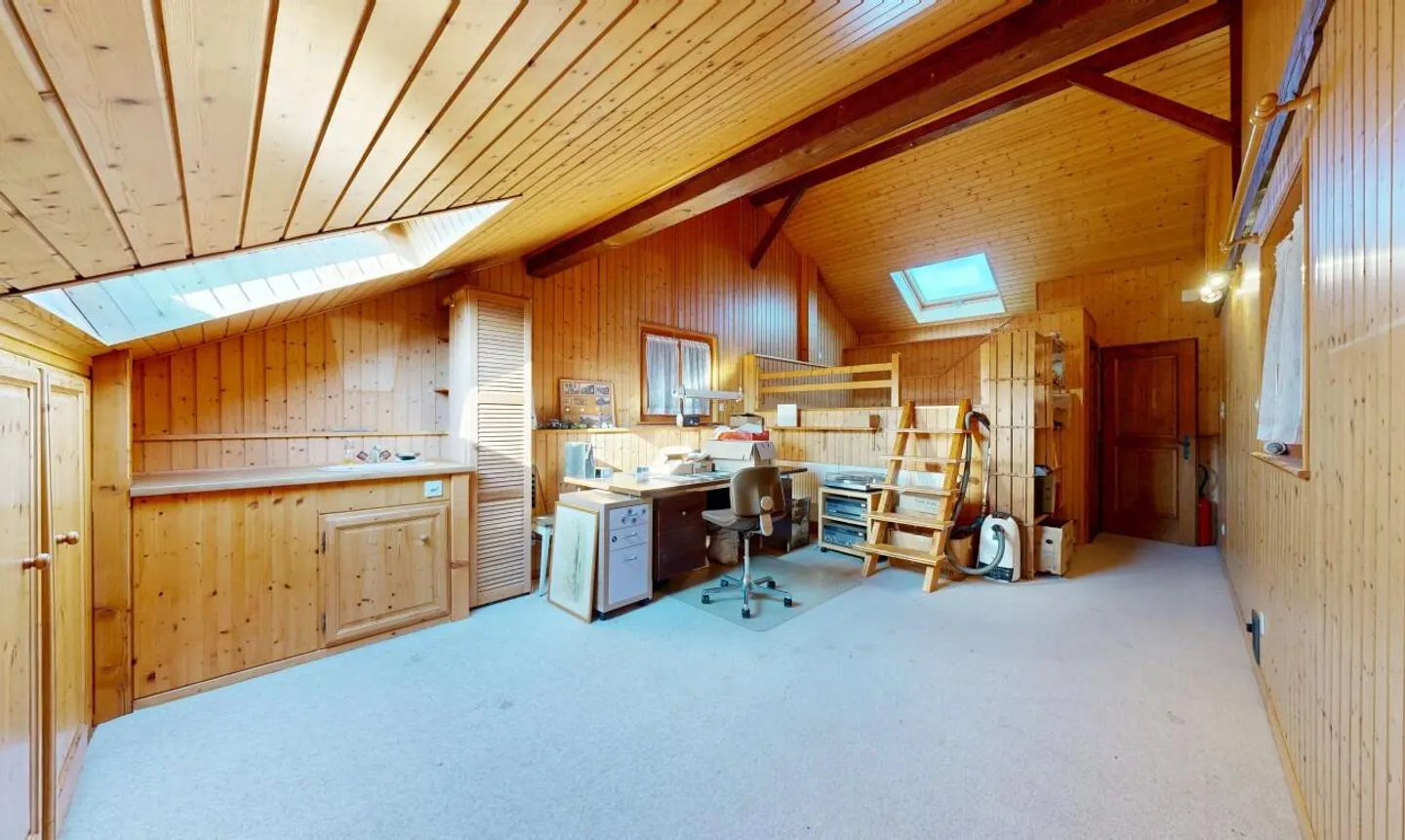 Geräumiges Haus mit großem Potenzial in ruhiger Lage - Foto 8 von 11