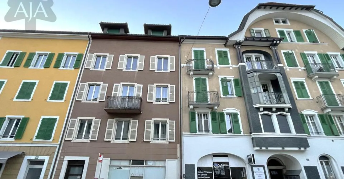 Saint-Imier, income-generating building in the center of the municipality - Photo 1 of 15