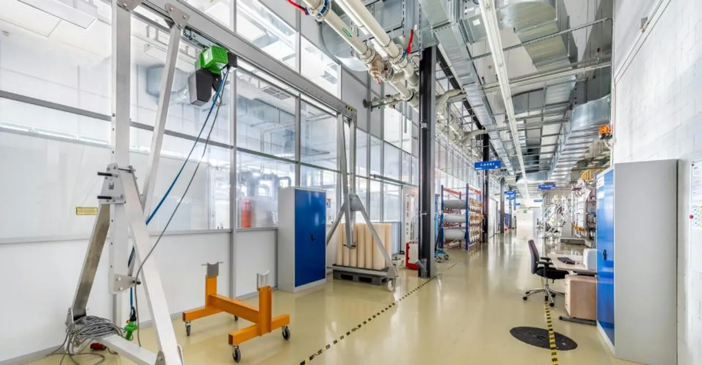Your production site with high hall, large gates, high floor load - Photo 2 of 7