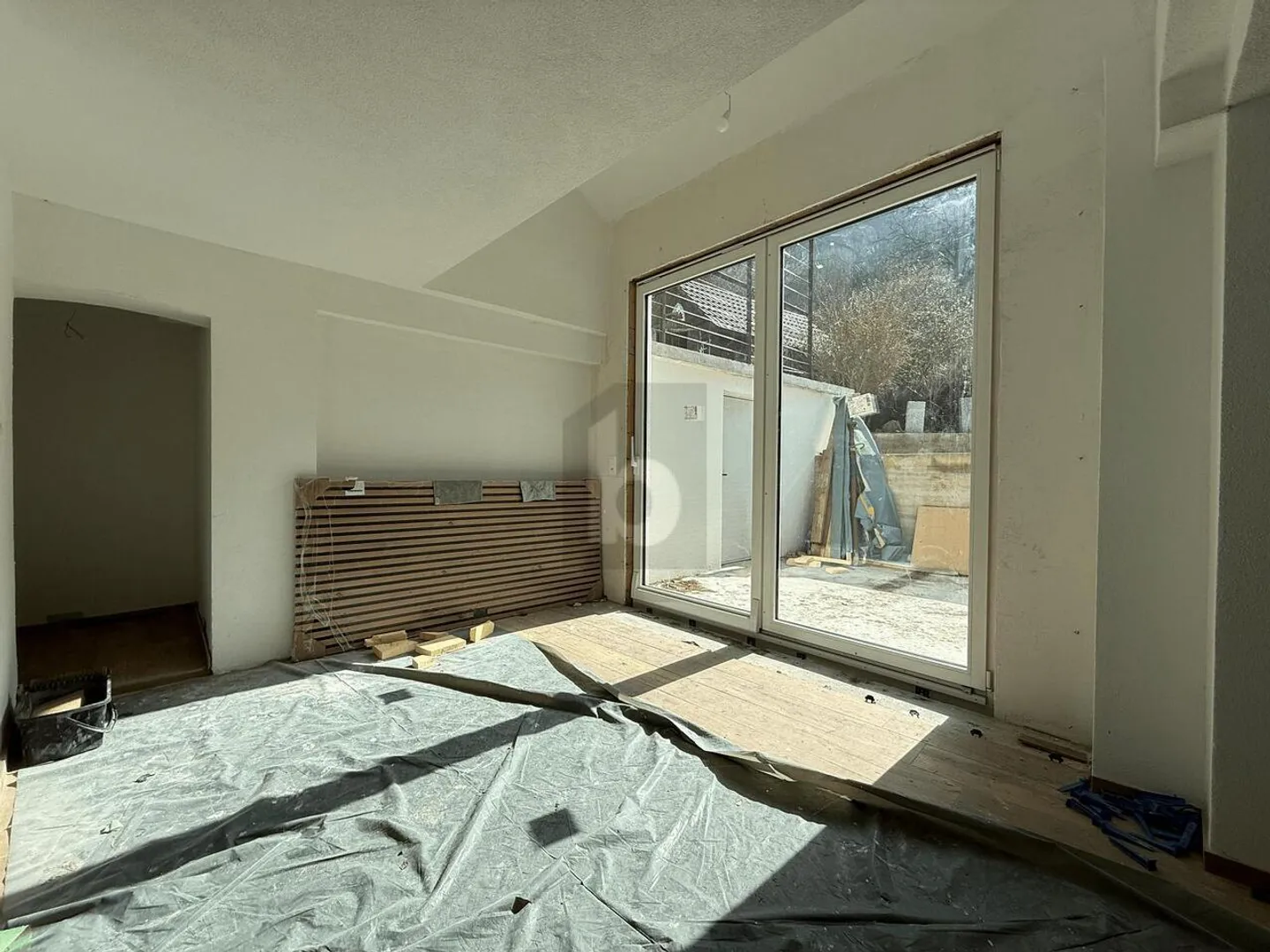 MODERNE, BAIGNÉE DE LUMIÈRE & AVEC ACCÈS AU JARDIN - Photo 4 sur 6