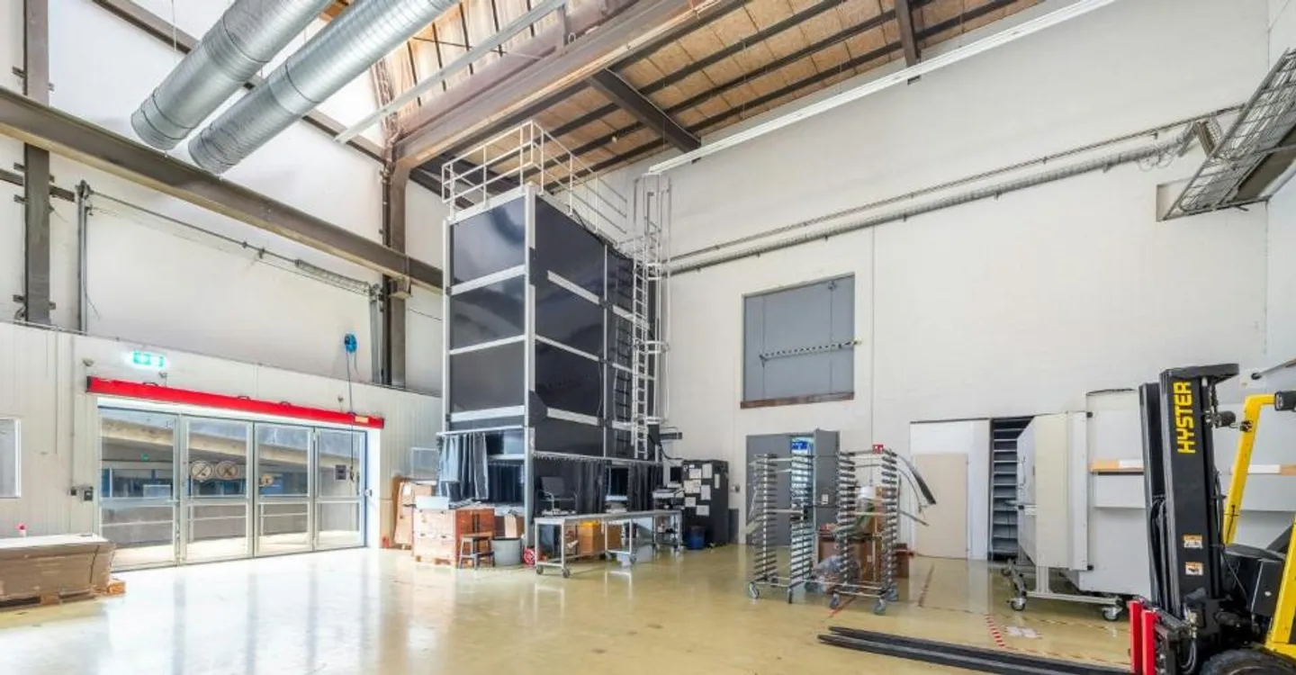 Your production site with high hall, large gates, high floor load - Photo 4 of 7