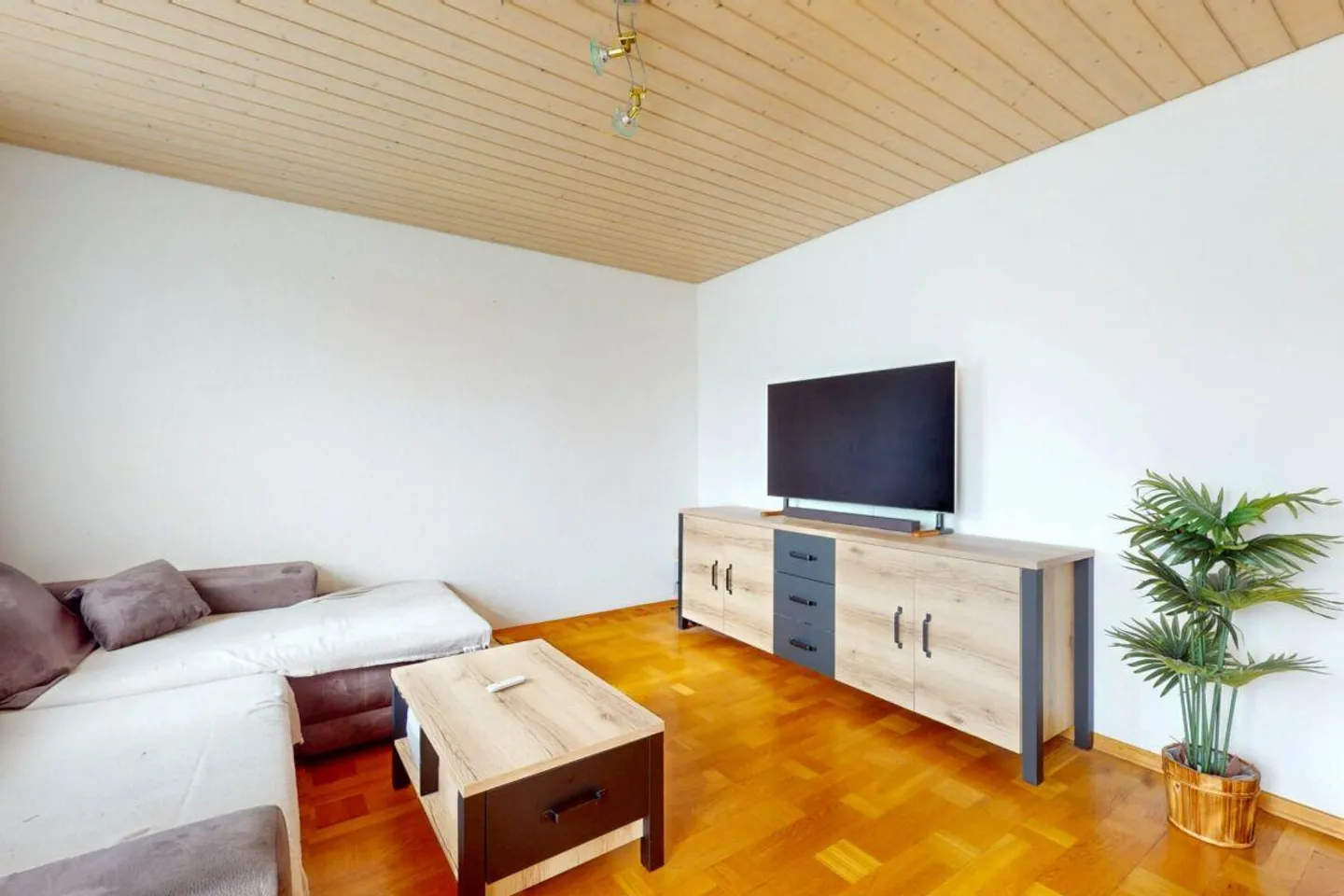 Wohnung in Zweifamilienhaus mit Charme - Foto 3 von 11