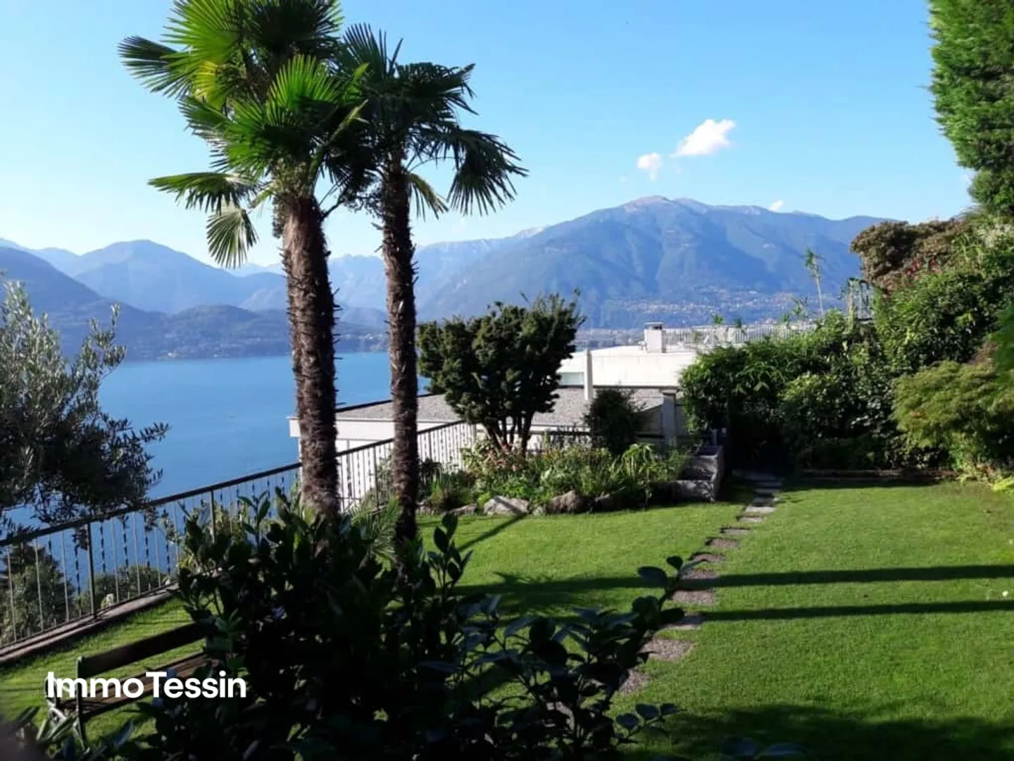 OPPORTUNITÉ EXCLUSIVE : Villa de luxe avec piscine, jardin et vue imprenable sur le lac au bord du lac Majeur - Photo 6 sur 13