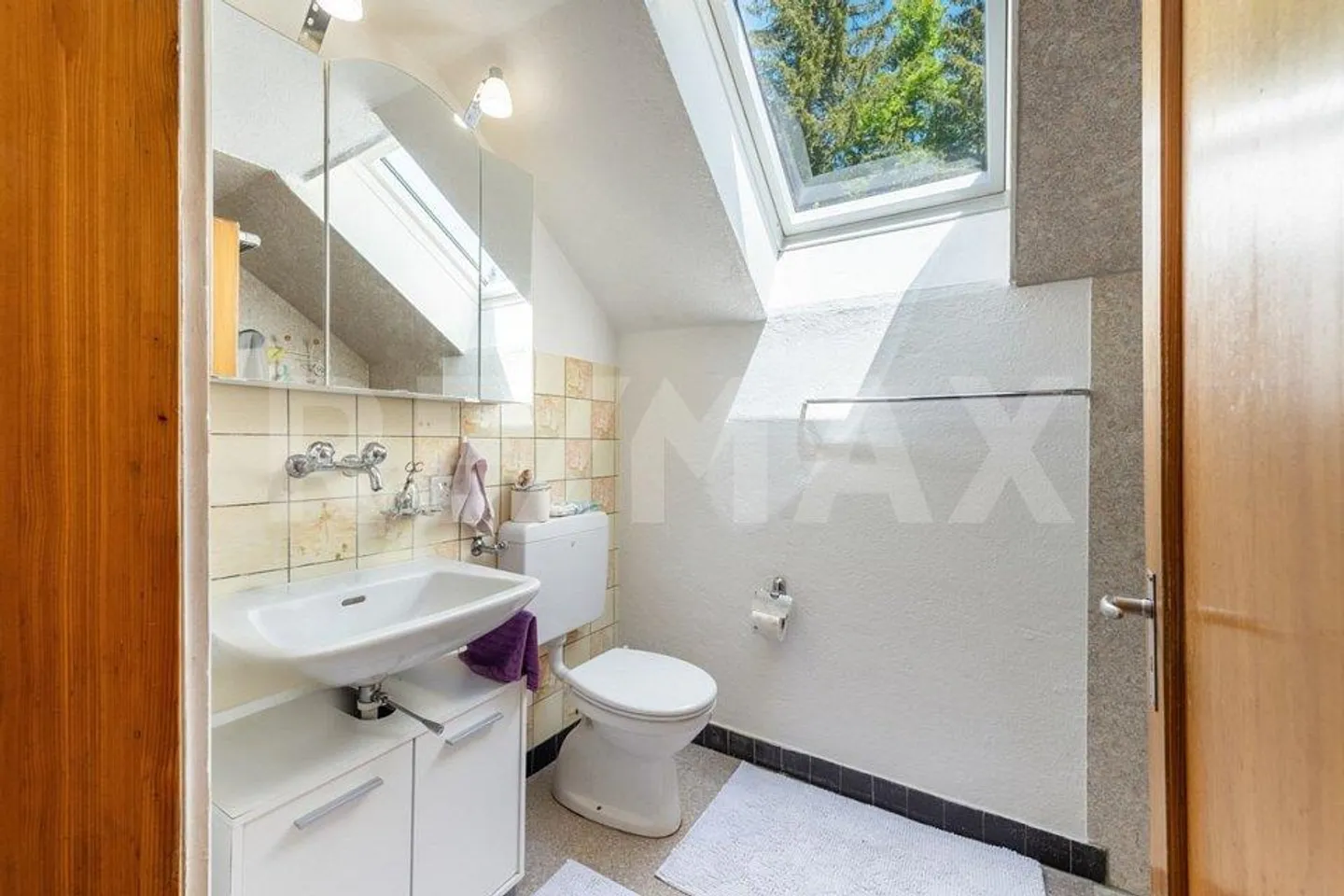 Single-family house in a quiet and sunny location - a real gem! - Photo 8 of 13