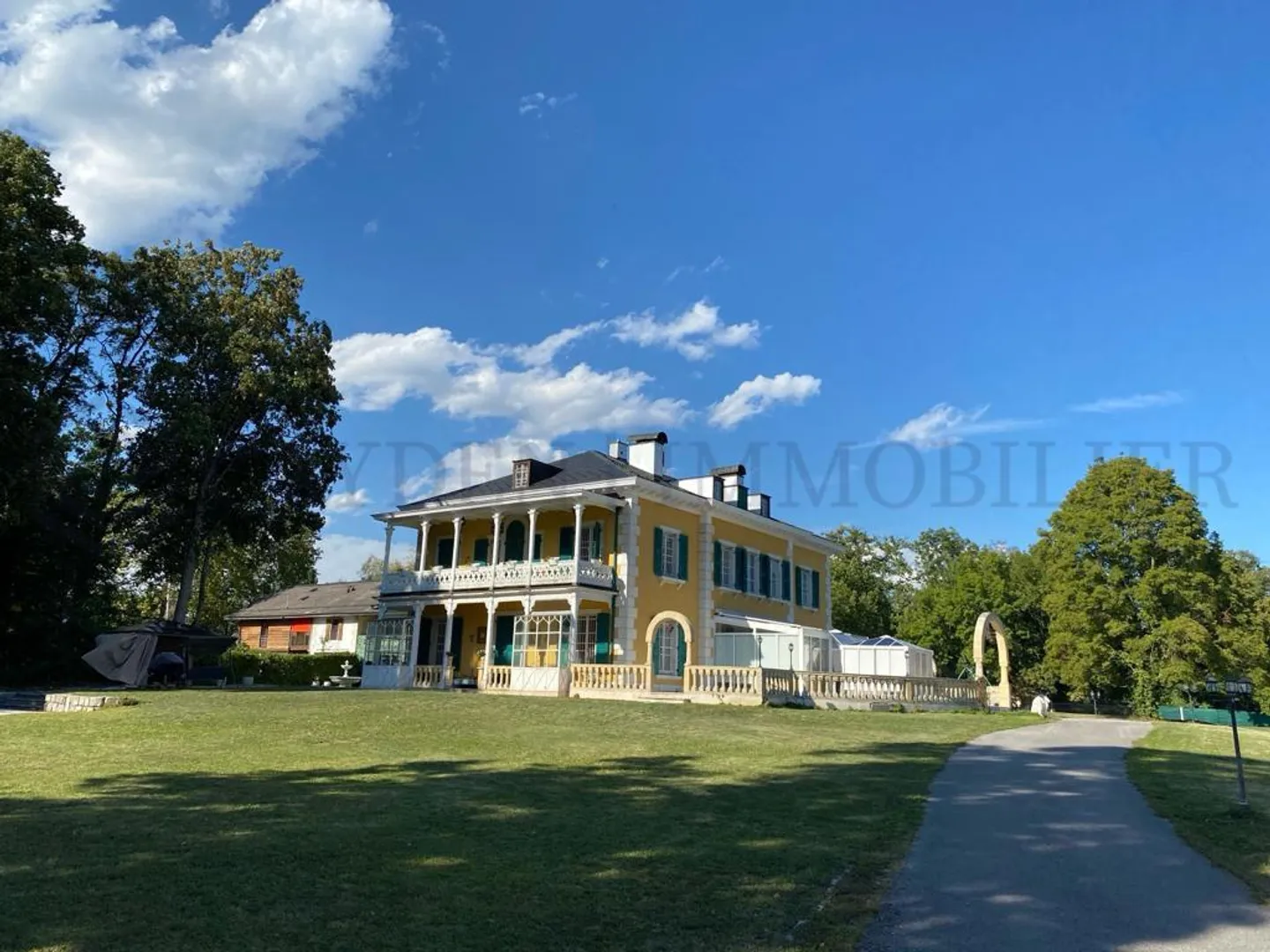 Prächtiges Herrenhaus aus dem 19. Jahrhundert - Foto 1 von 7