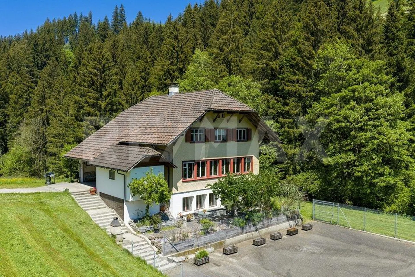 Single-family house in a quiet and sunny location - a real gem! - Photo 2 of 13