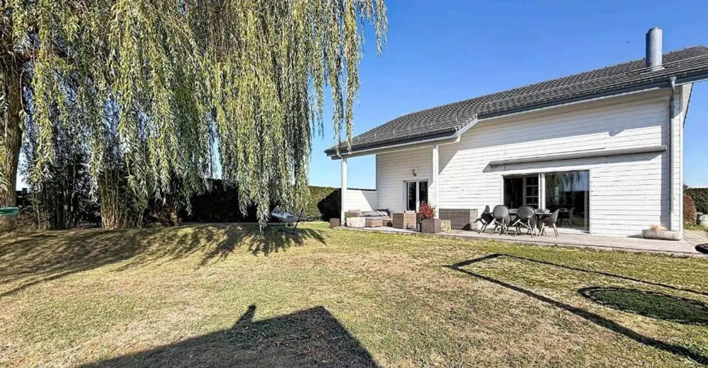 Villa familiale de 5.5 pièces avec terrasse et jardin - Foto 1 von 12