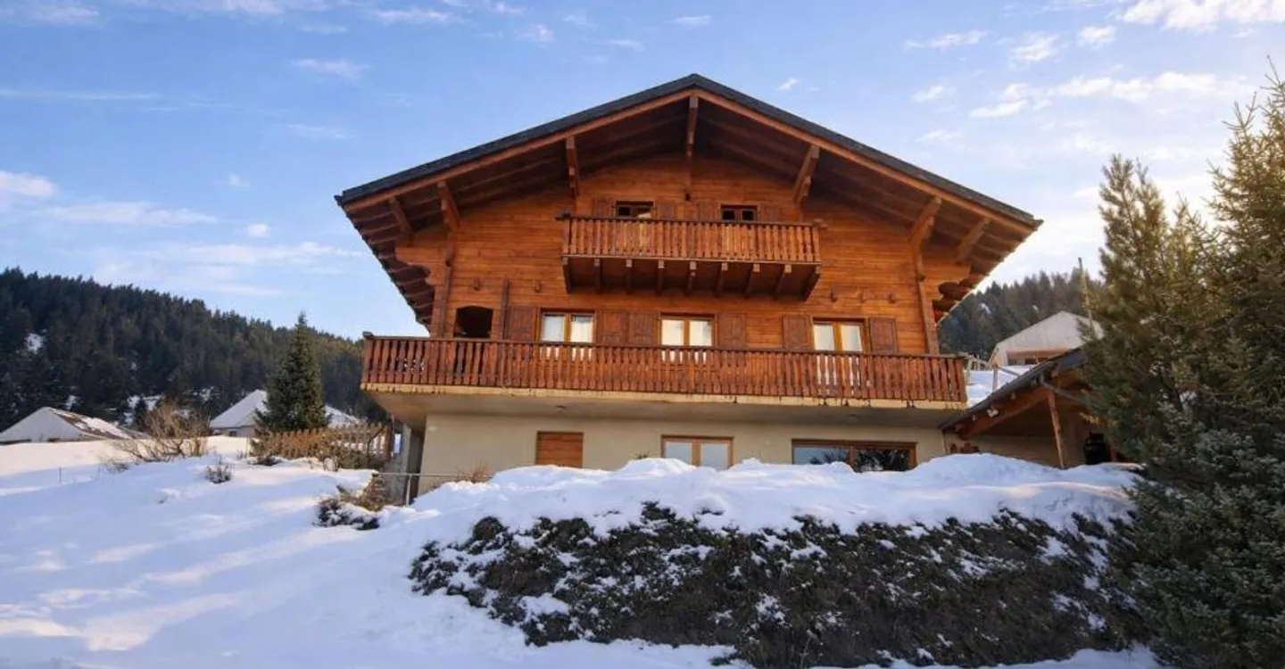 Chalet with Stunning Mountain Views - Photo 2 of 10