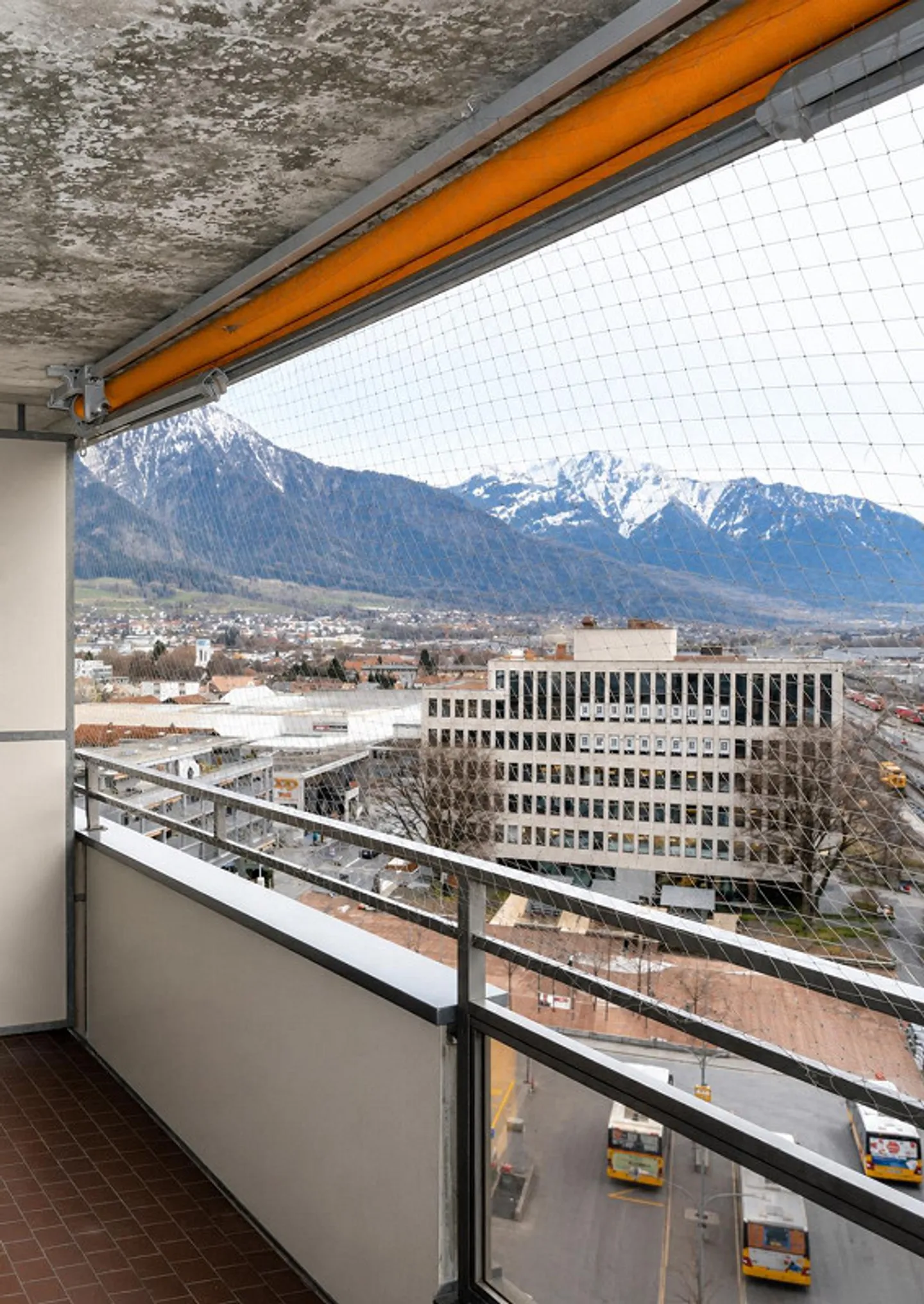 Vivere con vista: appartamento di 3,5 locali al 9° piano vicino alla stazione di Landquart - Foto 2 di 8