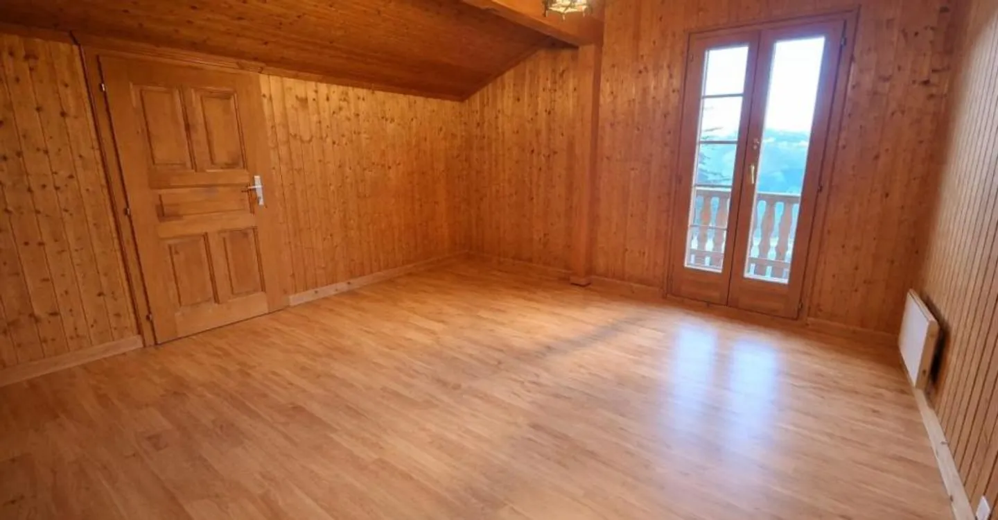 Chalet with Stunning Mountain Views - Photo 9 of 10